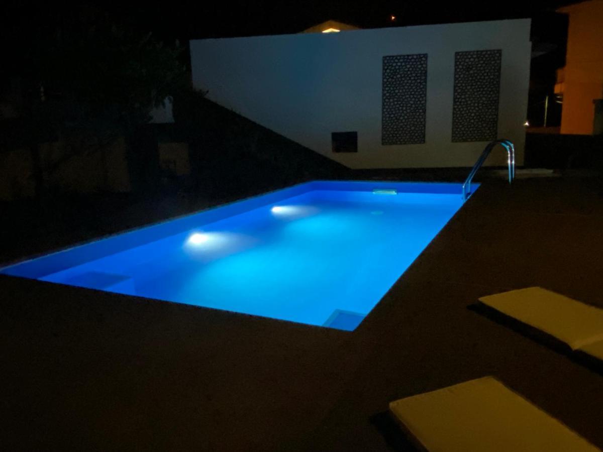 פונטה דלגדה Cottage Quinze, Contemporary Designed Cottage With Swimming Pool מראה חיצוני תמונה